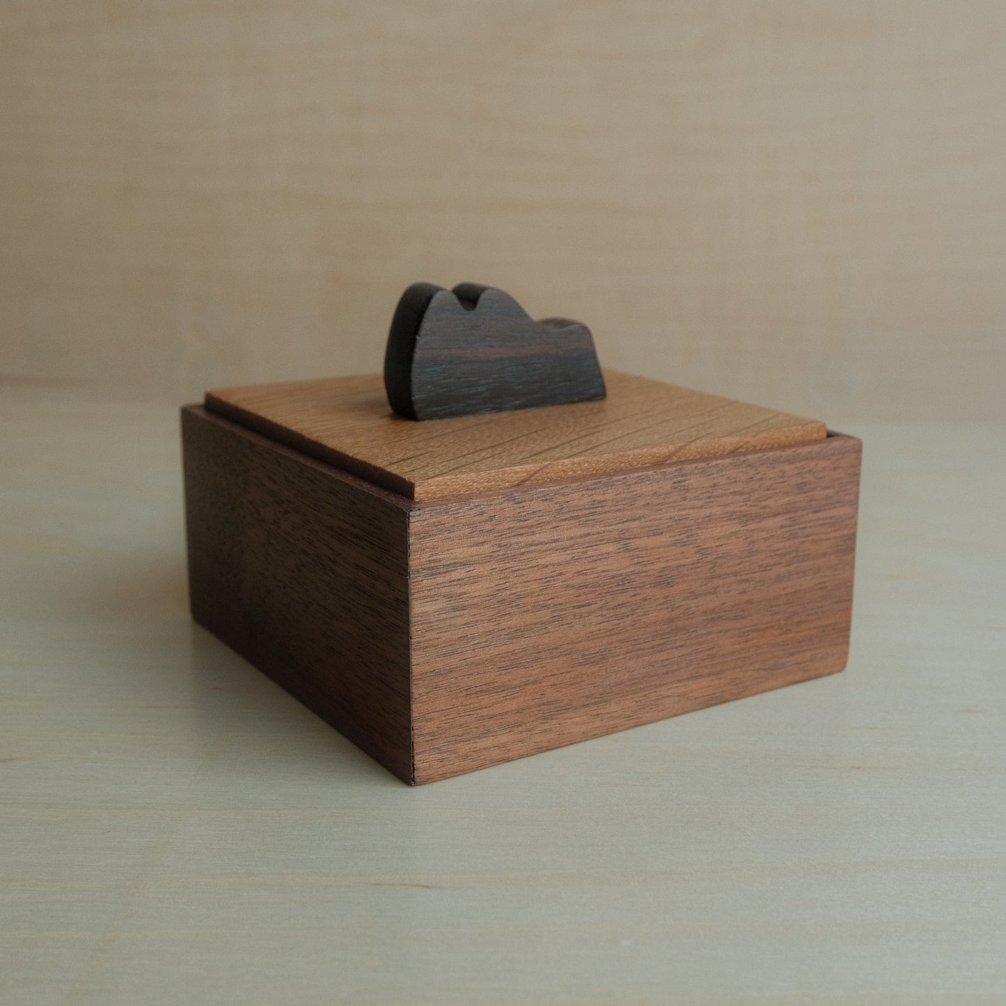 Walnut Decorative Keepsake Box 014