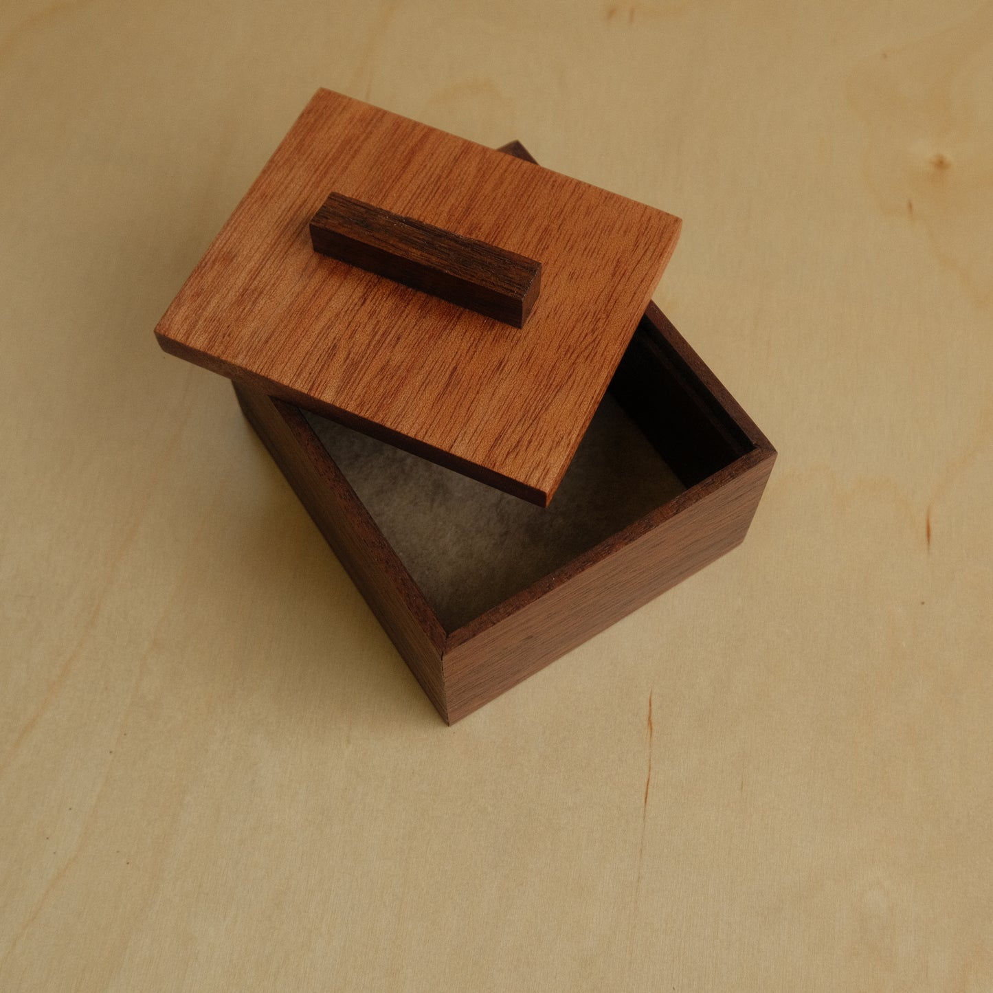 Walnut Decorative Keepsake Box 008