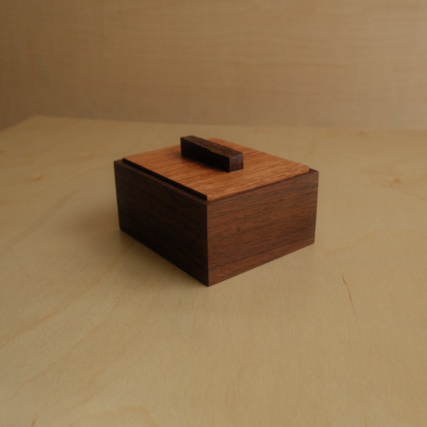 Walnut Decorative Keepsake Box 008