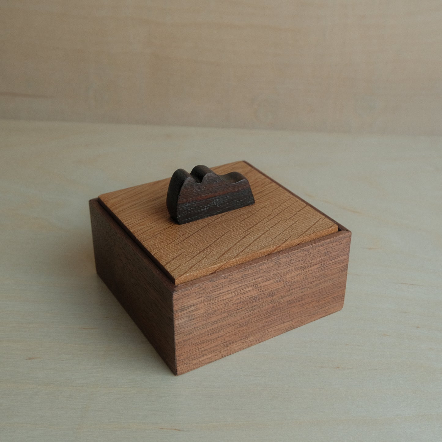 Walnut Decorative Keepsake Box 014