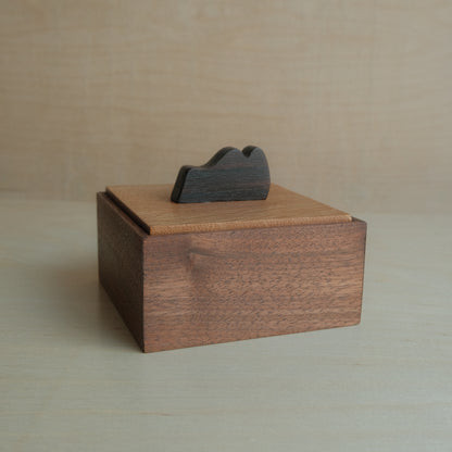 Walnut Decorative Keepsake Box 014
