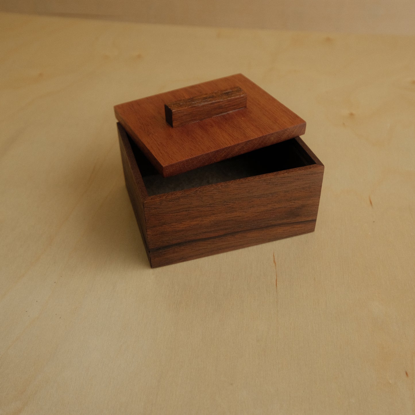 Walnut Decorative Keepsake Box 008