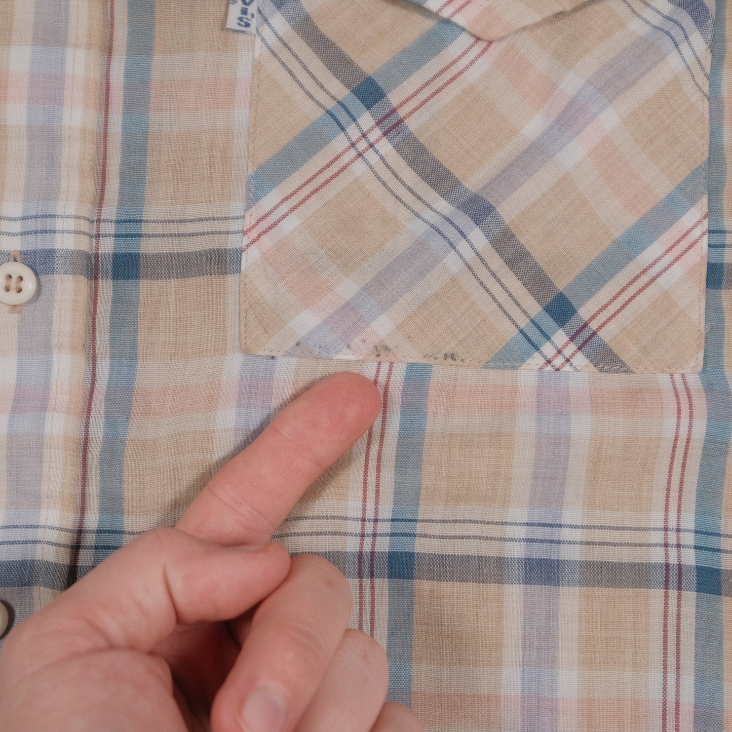 Vintage 70’s Levi’s Short Sleeve Button Up Tan Plaid Men’s Large Made in Korea Flap Pocket